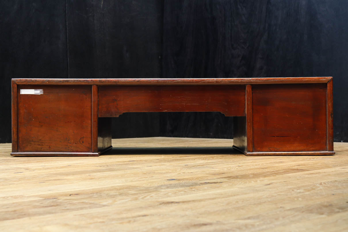 両袖に引き出しを備えた味わい深い文机　BB3326