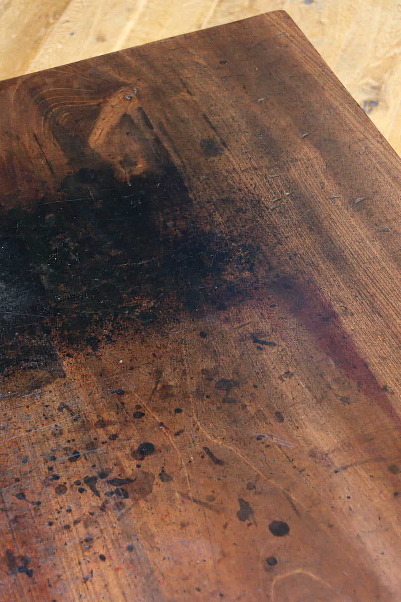 両袖に引き出しを備えた味わい深い文机　BB3326