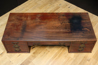 両袖に引き出しを備えた味わい深い文机　BB3326