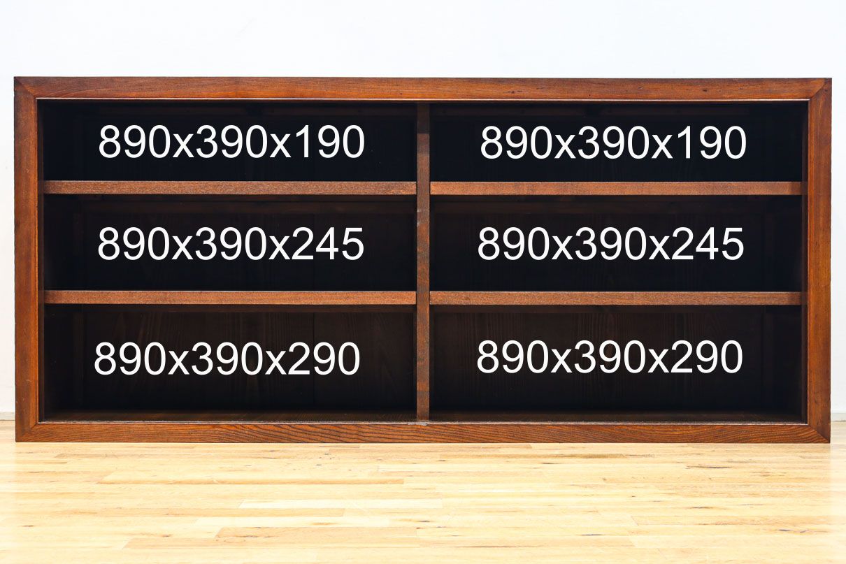 視線を離せない程に美しい波を打つような杢目の4枚引き戸の水屋箪笥　BB3327