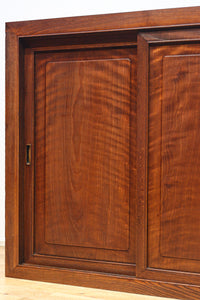 視線を離せない程に美しい波を打つような杢目の4枚引き戸の水屋箪笥　BB3327