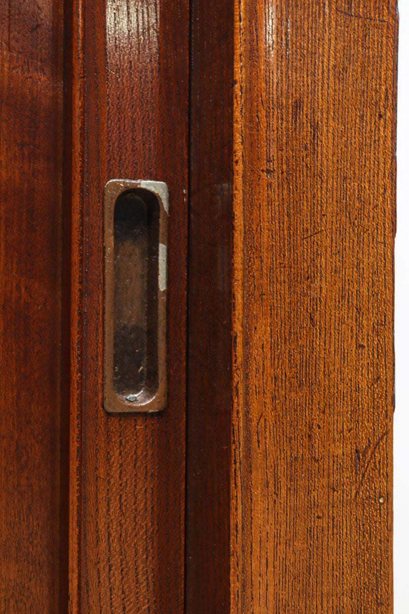 視線を離せない程に美しい波を打つような杢目の4枚引き戸の水屋箪笥　BB3327