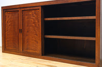 視線を離せない程に美しい波を打つような杢目の4枚引き戸の水屋箪笥　BB3327