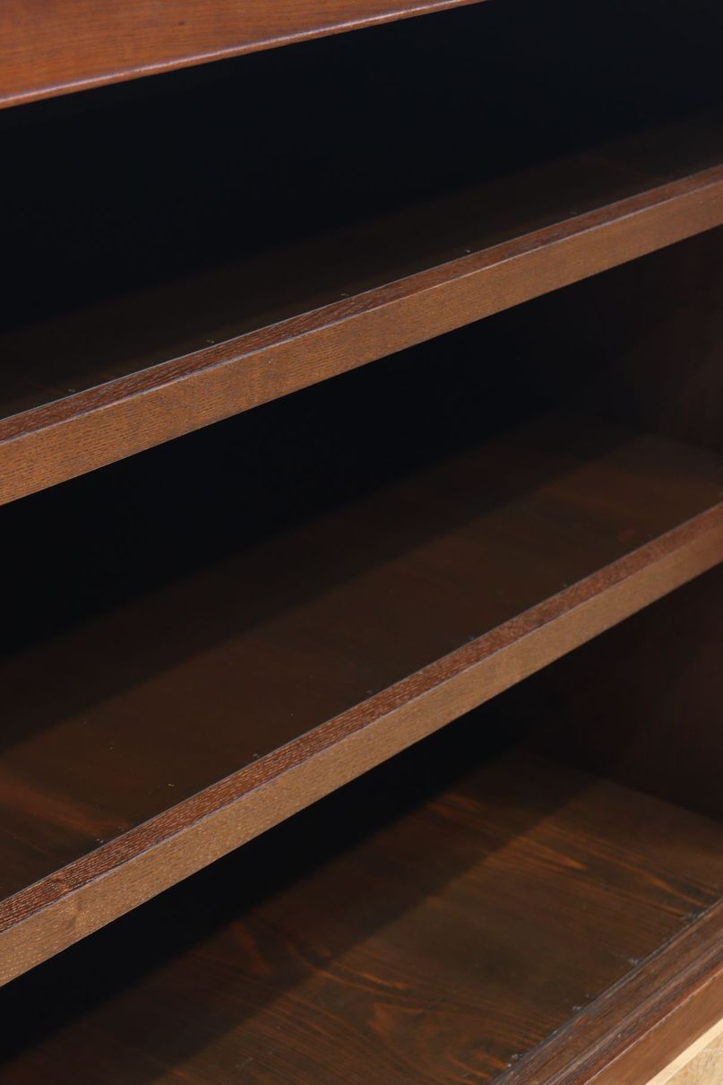 視線を離せない程に美しい波を打つような杢目の4枚引き戸の水屋箪笥　BB3327