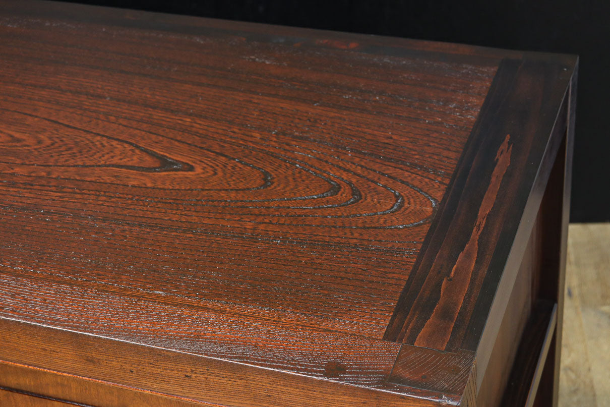 視線を離せない程に美しい波を打つような杢目の4枚引き戸の水屋箪笥　BB3327