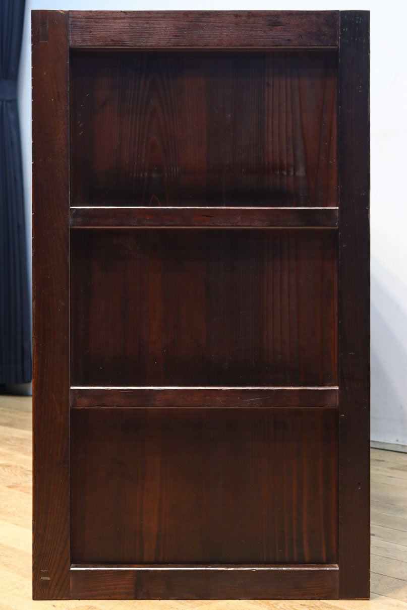 視線を離せない程に美しい波を打つような杢目の4枚引き戸の水屋箪笥　BB3327