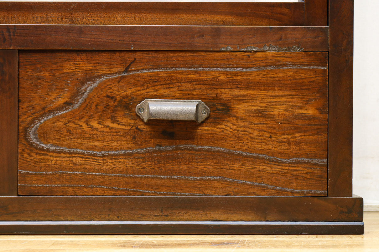 温かみある色彩にゆらゆらガラスが揺らめく十字窓レトロガラスケース　BB3328