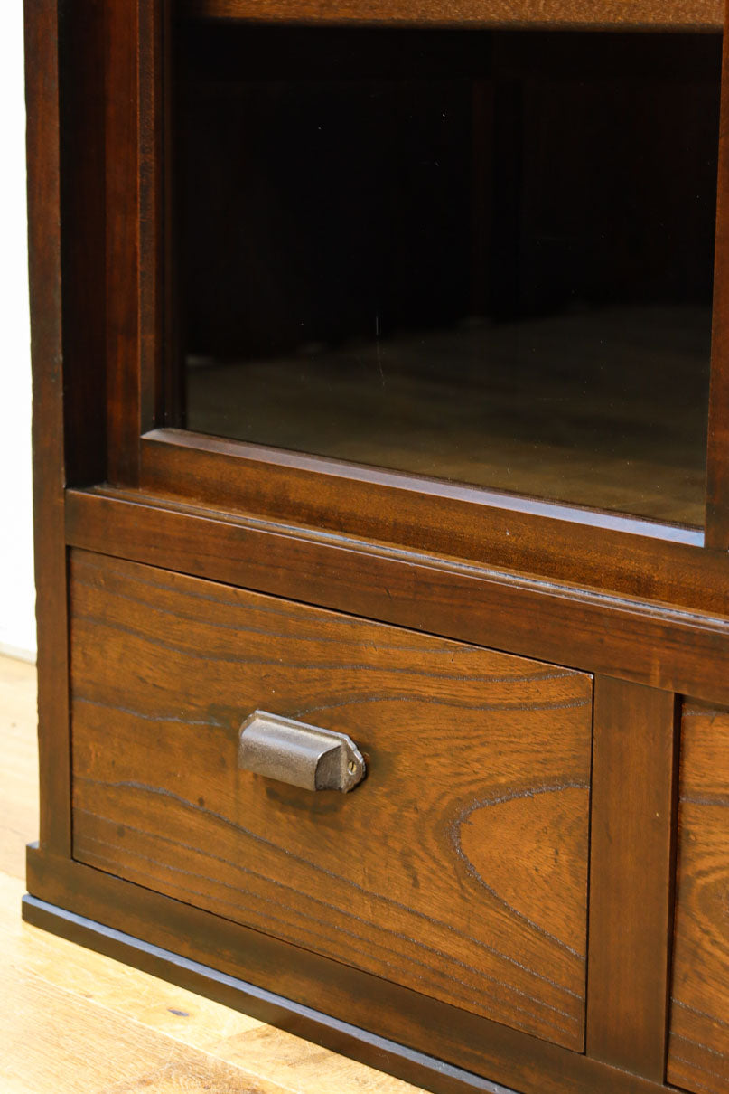 温かみある色彩にゆらゆらガラスが揺らめく十字窓レトロガラスケース　BB3328