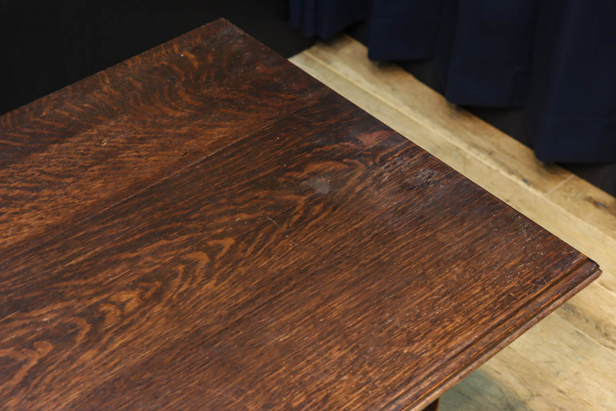 置台や飾り台に！！ モダンな雰囲気溢れる小型バルボスレッグテーブル　BB3330