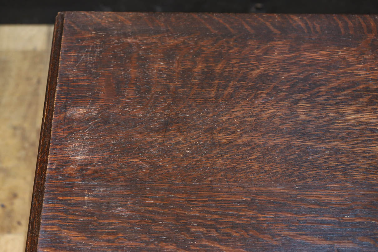 置台や飾り台に！！ モダンな雰囲気溢れる小型バルボスレッグテーブル　BB3330