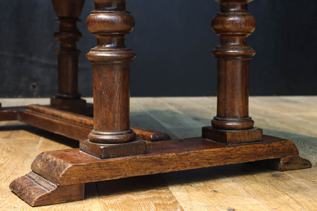 置台や飾り台に！！ モダンな雰囲気溢れる小型バルボスレッグテーブル　BB3330