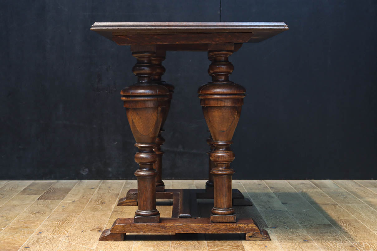 置台や飾り台に！！ モダンな雰囲気溢れる小型バルボスレッグテーブル　BB3330