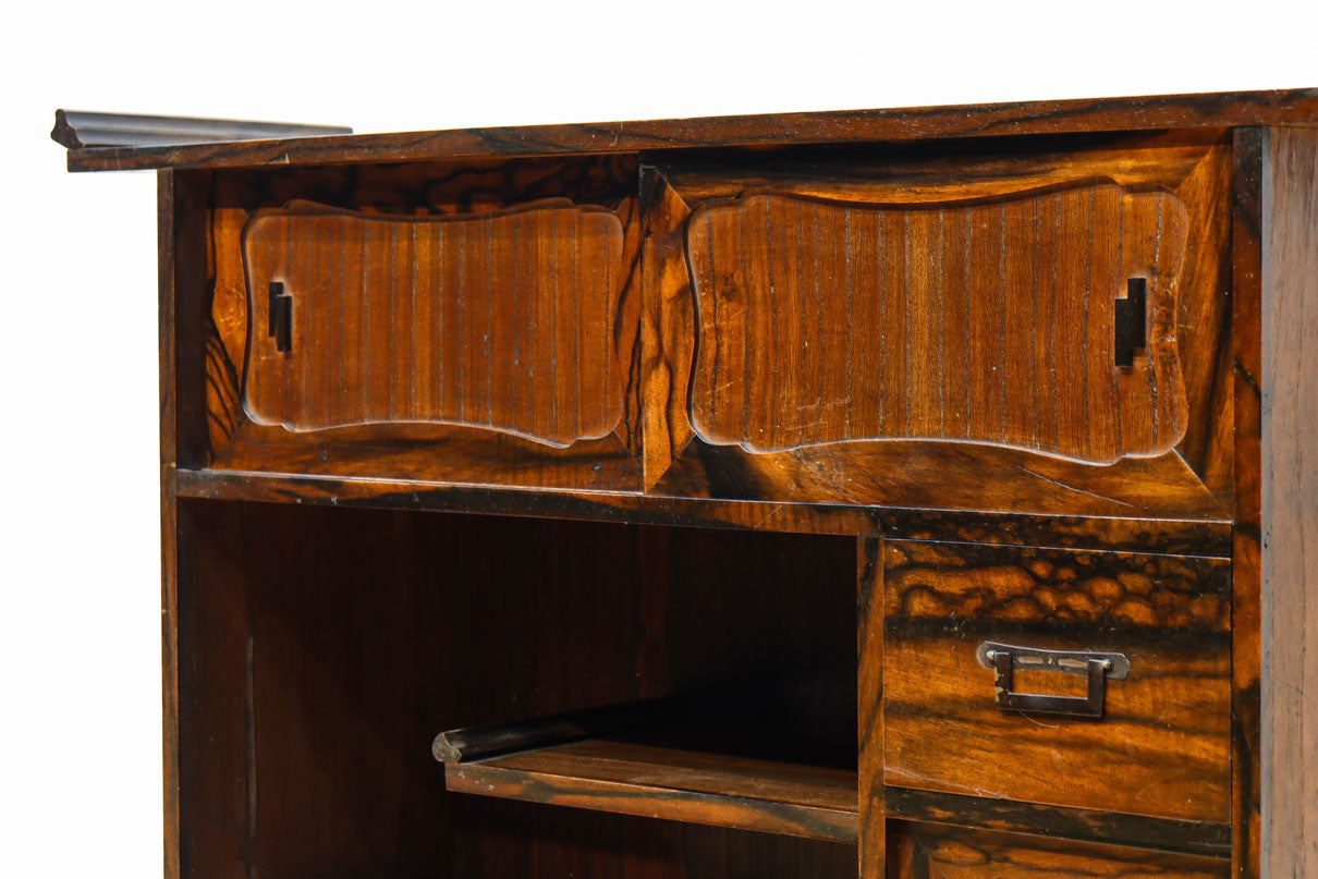 極上の黒柿杢目の上品な面持ちある飾り棚　BB3331