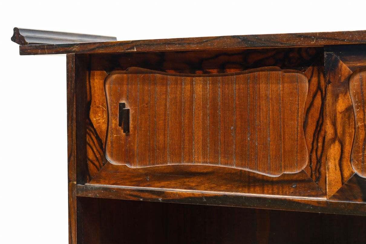 極上の黒柿杢目の上品な面持ちある飾り棚　BB3331