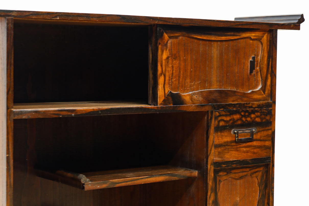 極上の黒柿杢目の上品な面持ちある飾り棚　BB3331