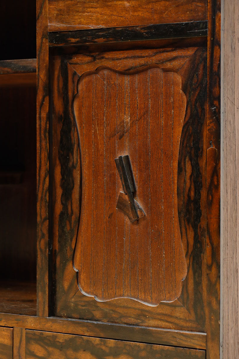 極上の黒柿杢目の上品な面持ちある飾り棚　BB3331