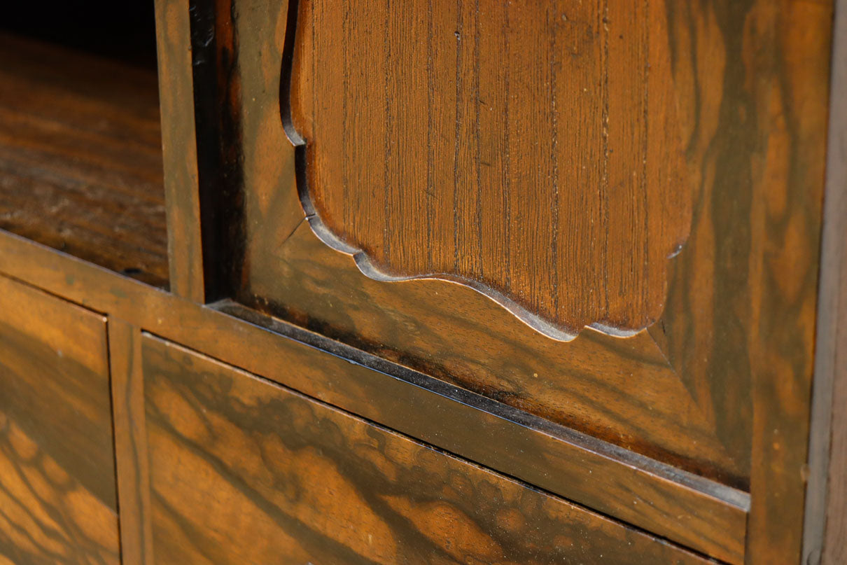 極上の黒柿杢目の上品な面持ちある飾り棚　BB3331