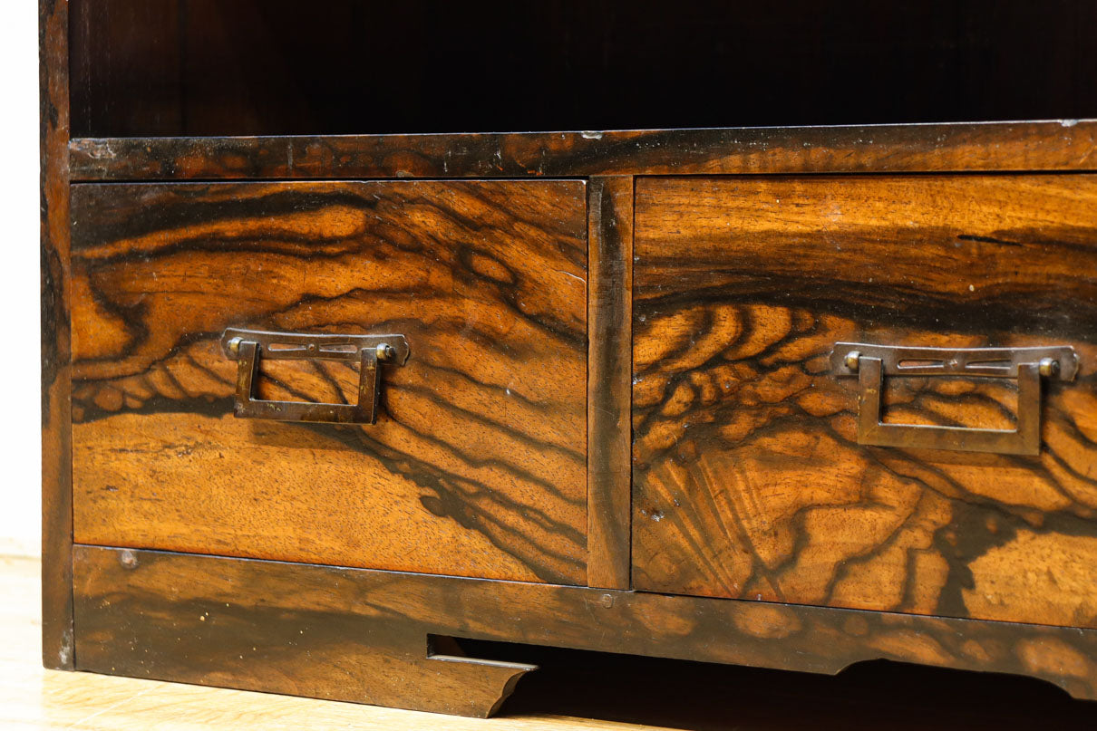 極上の黒柿杢目の上品な面持ちある飾り棚　BB3331