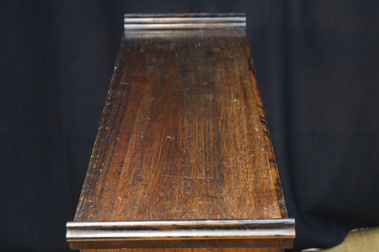 極上の黒柿杢目の上品な面持ちある飾り棚　BB3331