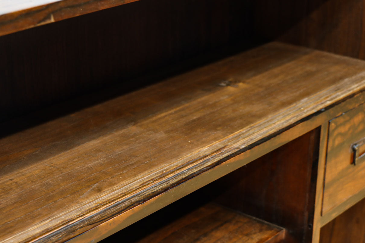 極上の黒柿杢目の上品な面持ちある飾り棚　BB3331