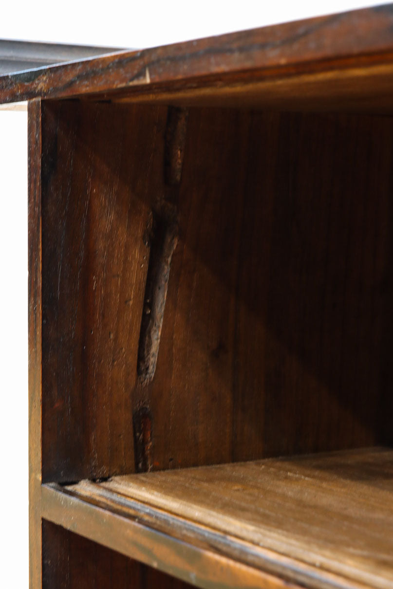 極上の黒柿杢目の上品な面持ちある飾り棚　BB3331