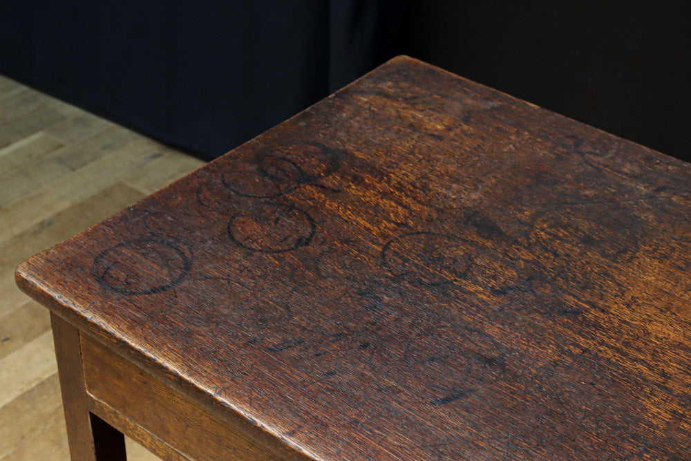 デザイン性の高いレトロ感溢れるデスク　BB3332