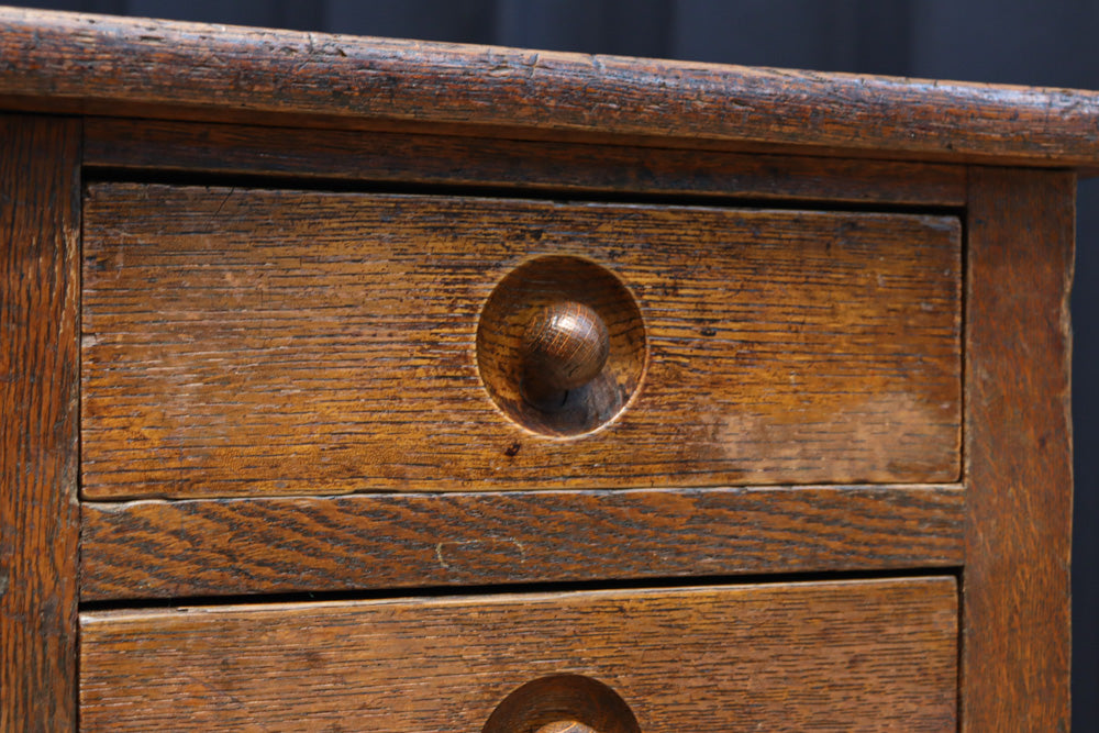 デザイン性の高いレトロ感溢れるデスク　BB3332