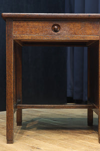 デザイン性の高いレトロ感溢れるデスク　BB3332