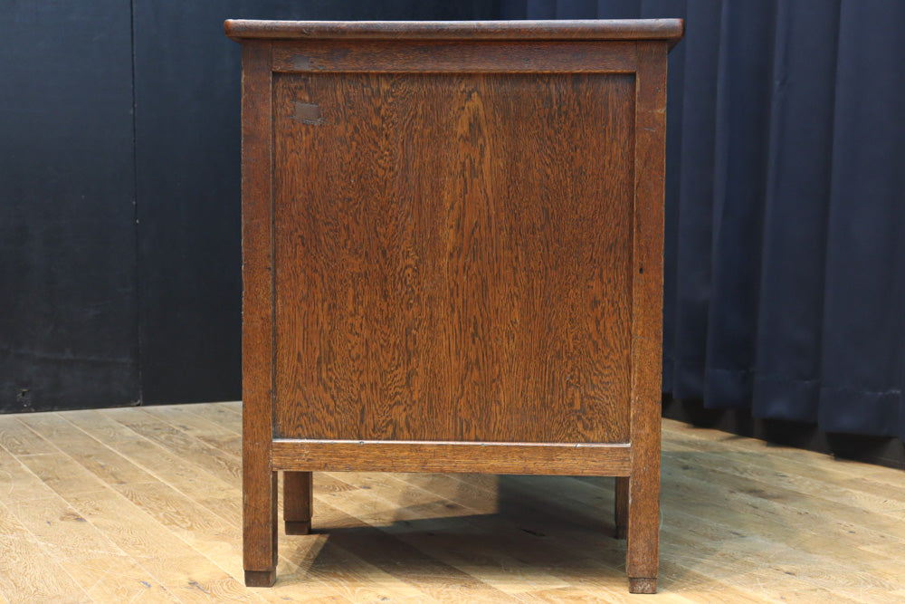 デザイン性の高いレトロ感溢れるデスク　BB3332