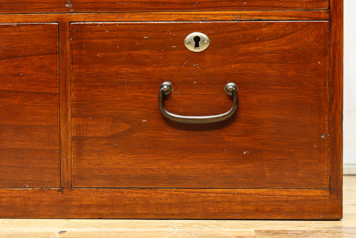 時代を重ねた風格漂う小振りサイズの小箪笥　BB3333