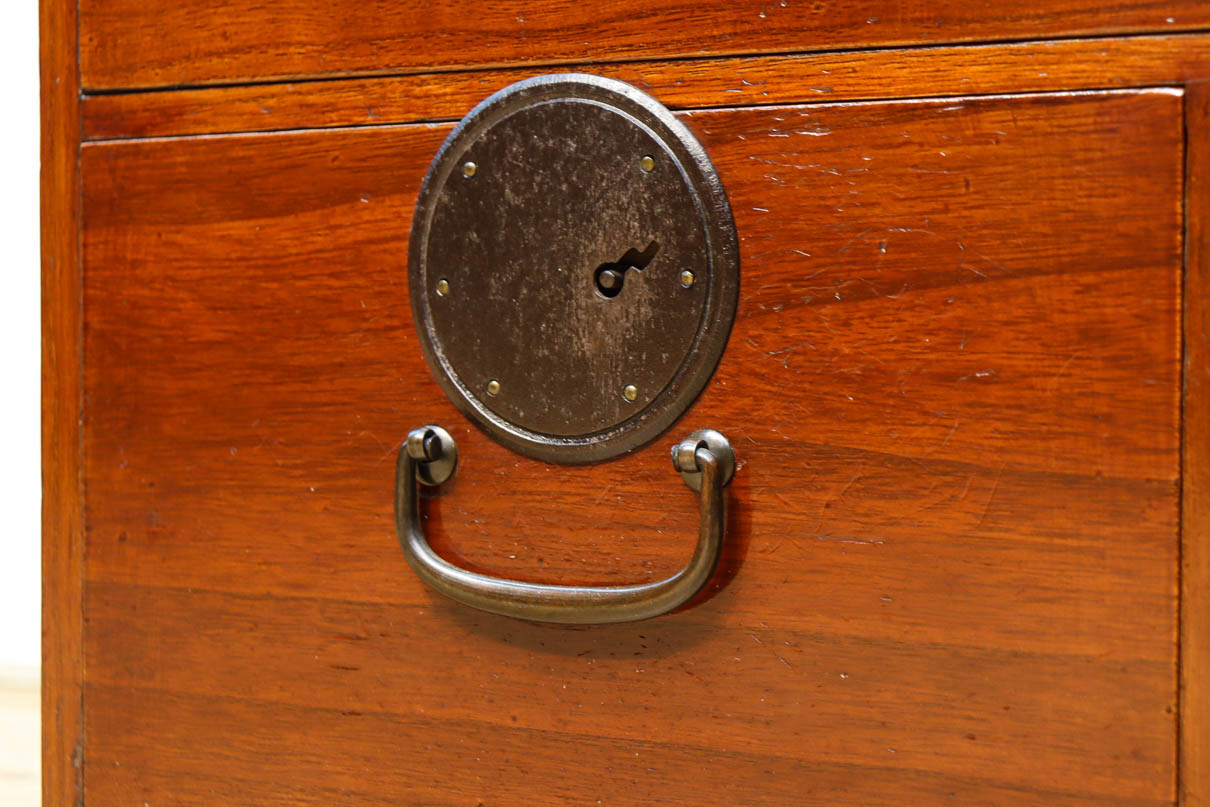 時代を重ねた風格漂う小振りサイズの小箪笥　BB3333