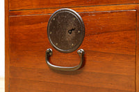 時代を重ねた風格漂う小振りサイズの小箪笥　BB3333