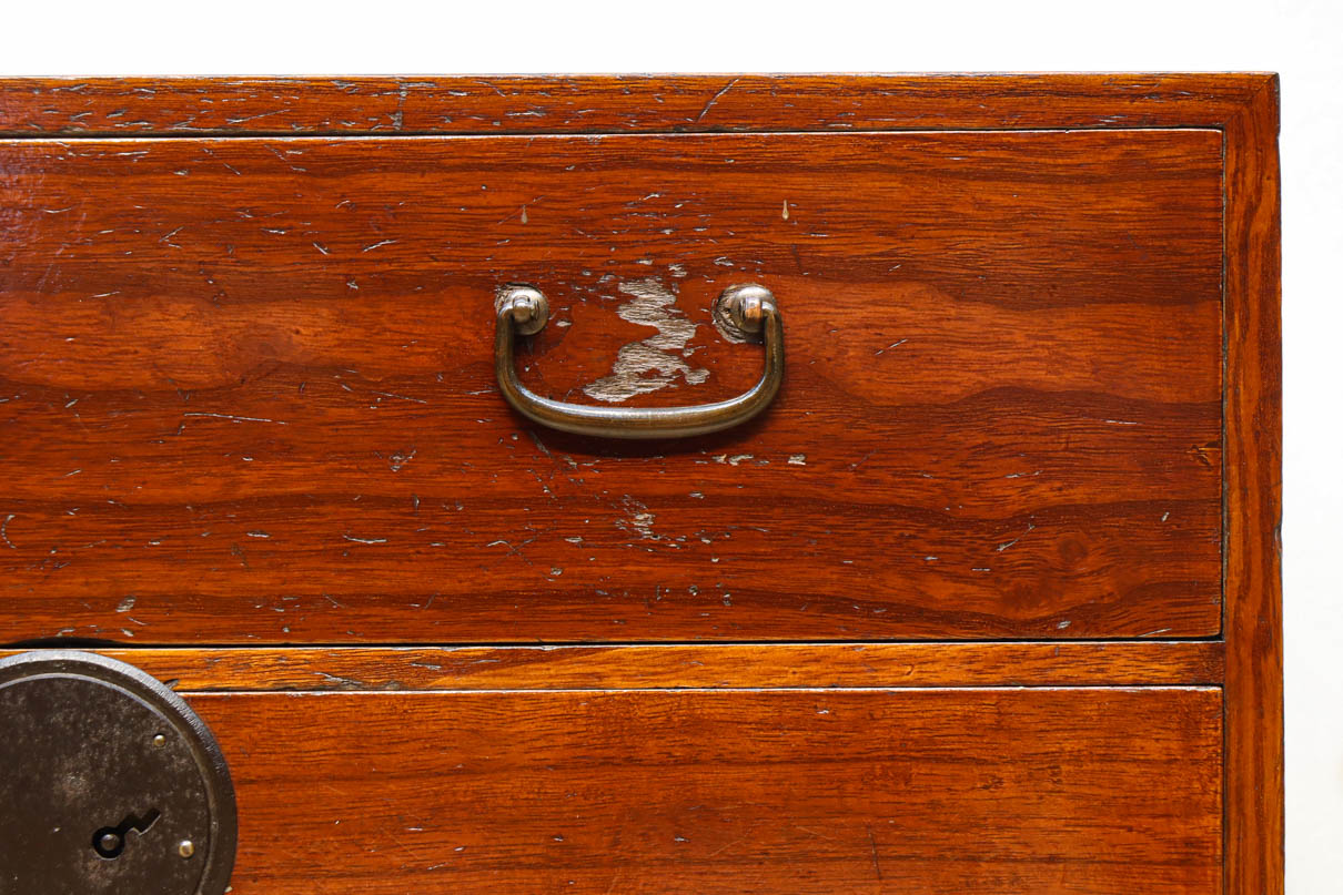 時代を重ねた風格漂う小振りサイズの小箪笥　BB3333