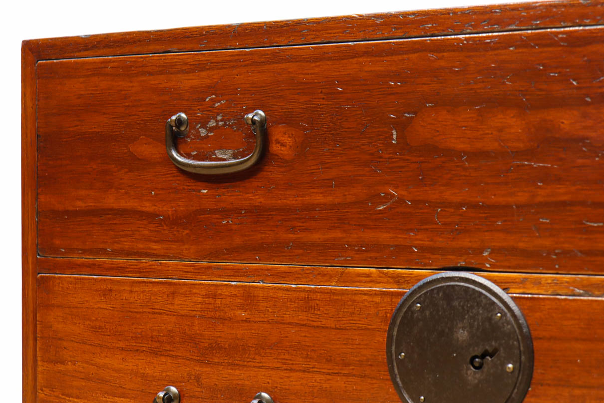 時代を重ねた風格漂う小振りサイズの小箪笥　BB3333