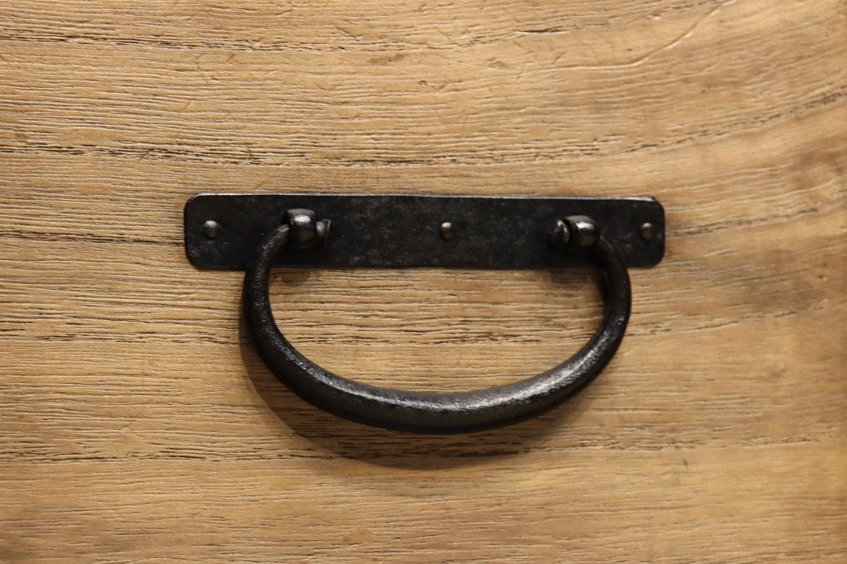 木地色の色彩を黒枠で整えた雅で美しい最上箪笥　BB3334