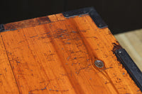 木地色の色彩を黒枠で整えた雅で美しい最上箪笥　BB3334