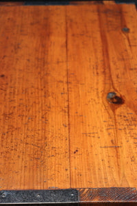 木地色の色彩を黒枠で整えた雅で美しい最上箪笥　BB3334