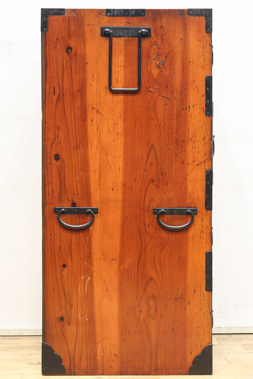 木地色の色彩を黒枠で整えた雅で美しい最上箪笥　BB3334