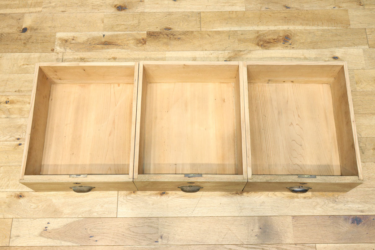 幅1222ミリ‼︎木地色の美しい風合いをした上質なレトロガラスケース　BB3336