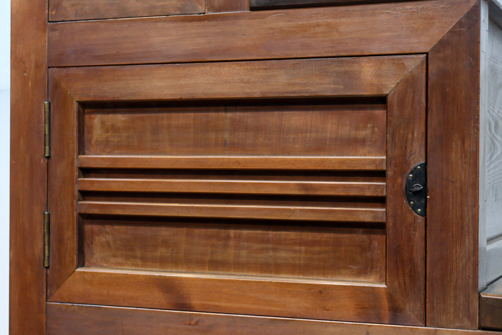 優美なけやき杢目に漆の艶やかな光沢が貫録を漂わす美濃階段箪笥　BB3337