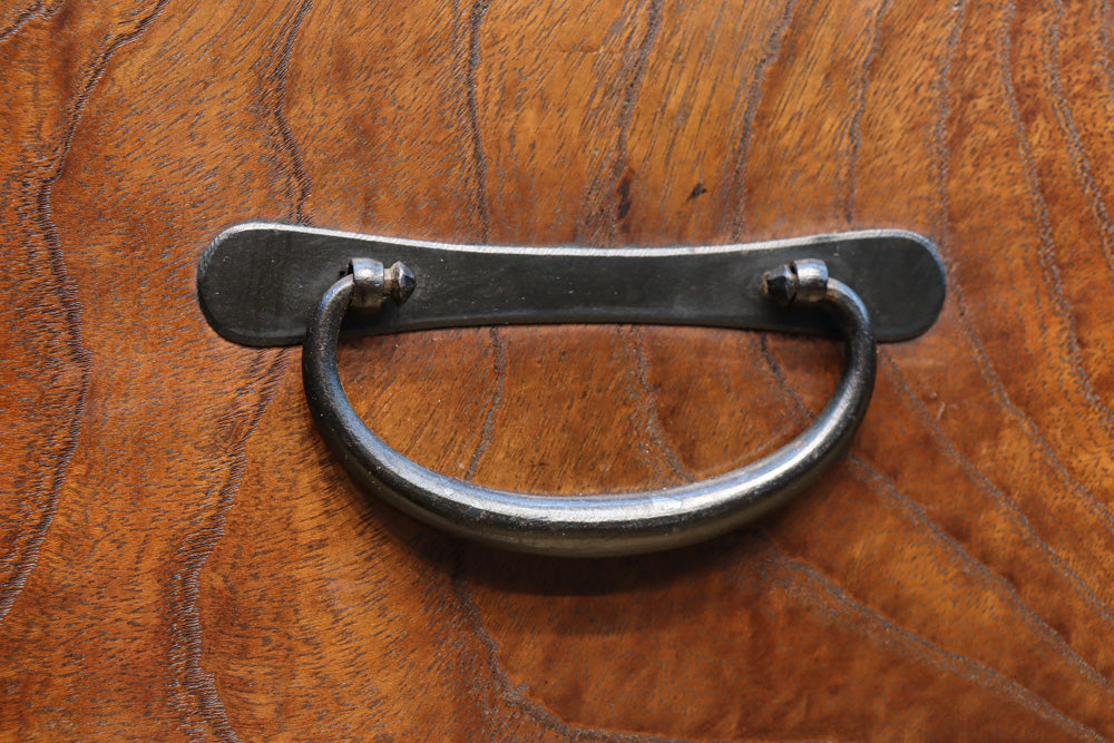 優美なけやき杢目に漆の艶やかな光沢が貫録を漂わす美濃階段箪笥　BB3337