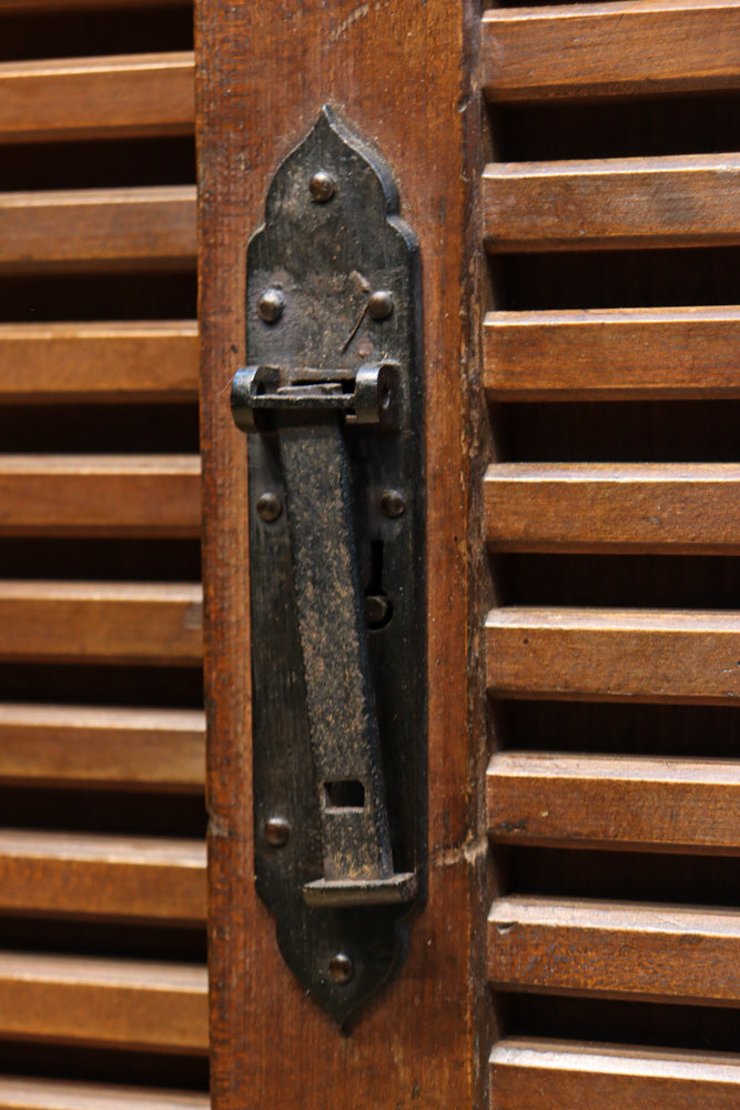 優美なけやき杢目に漆の艶やかな光沢が貫録を漂わす美濃階段箪笥　BB3337