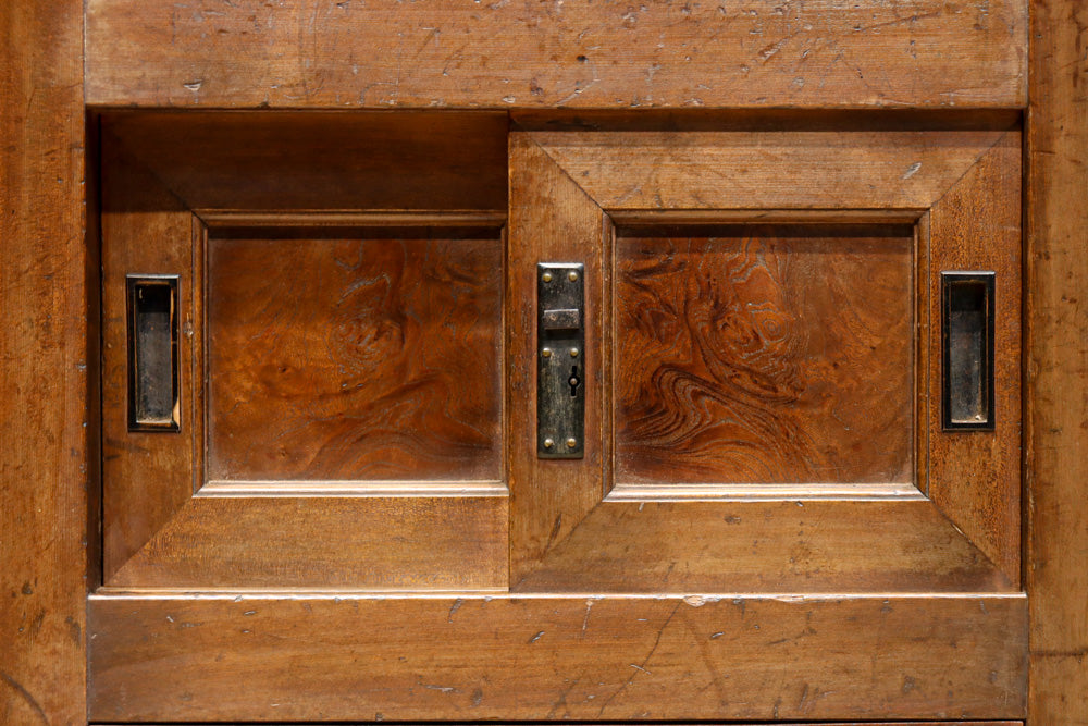 優美なけやき杢目に漆の艶やかな光沢が貫録を漂わす美濃階段箪笥　BB3337