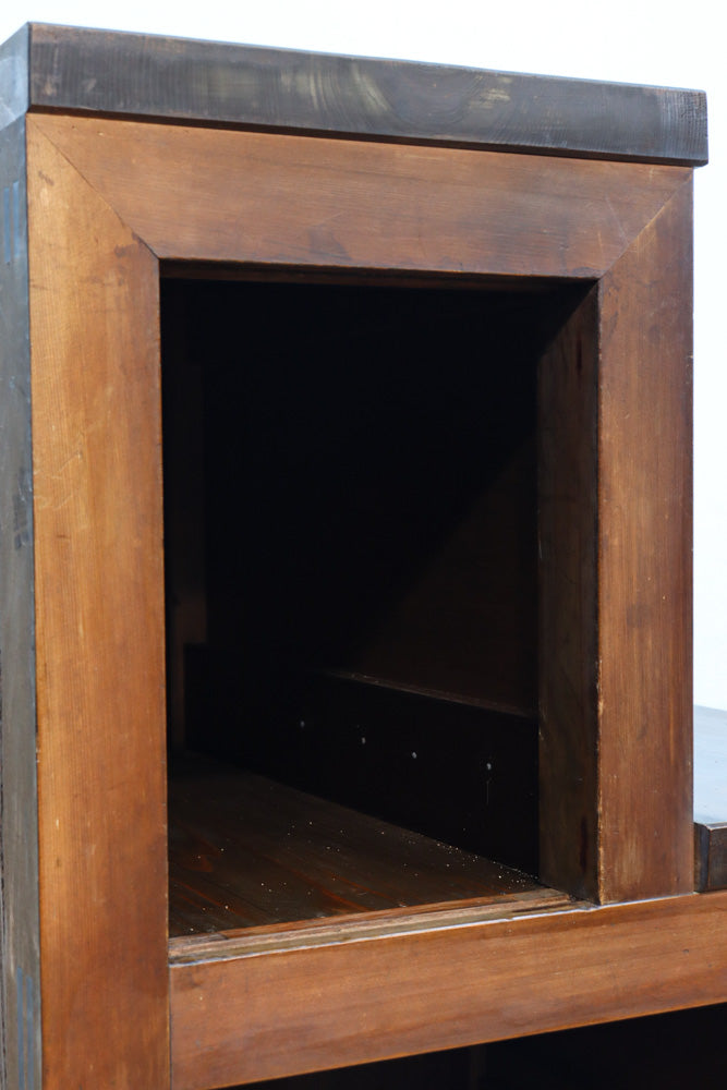 優美なけやき杢目に漆の艶やかな光沢が貫録を漂わす美濃階段箪笥　BB3337