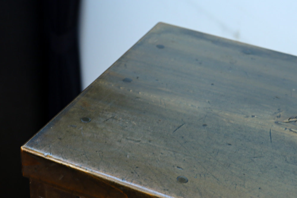 優美なけやき杢目に漆の艶やかな光沢が貫録を漂わす美濃階段箪笥　BB3337