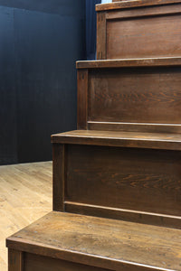 優美なけやき杢目に漆の艶やかな光沢が貫録を漂わす美濃階段箪笥　BB3337