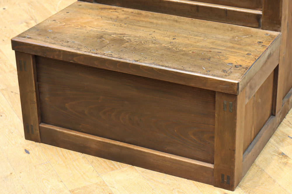 優美なけやき杢目に漆の艶やかな光沢が貫録を漂わす美濃階段箪笥　BB3337