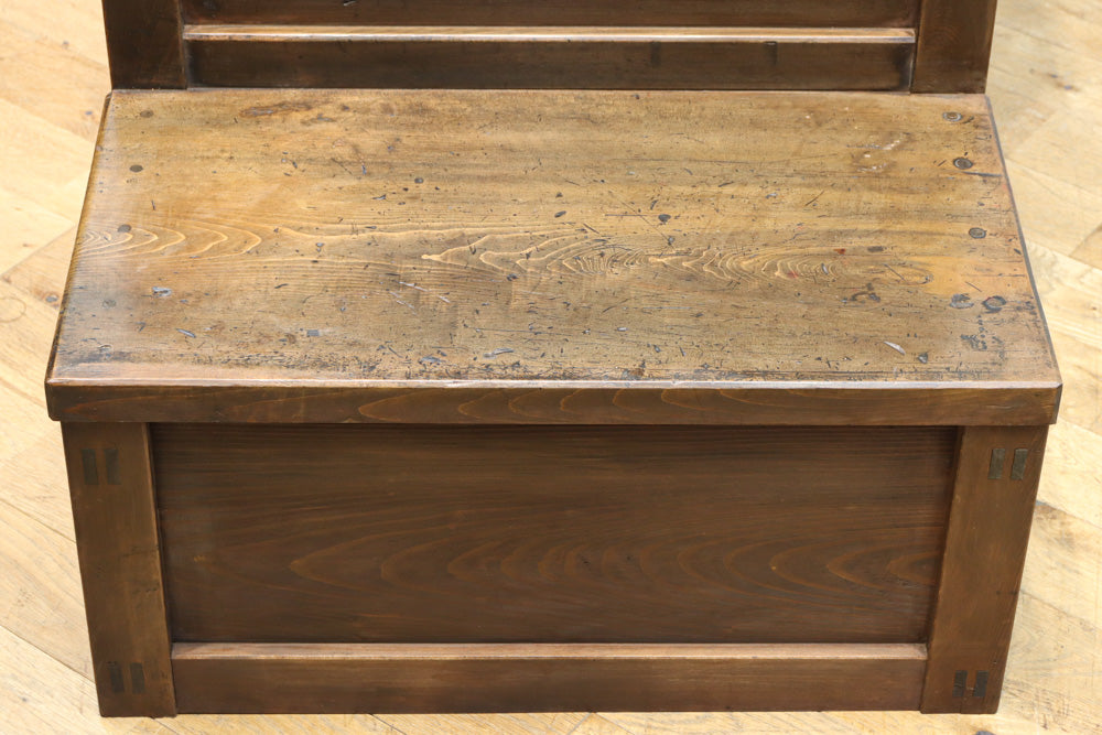 優美なけやき杢目に漆の艶やかな光沢が貫録を漂わす美濃階段箪笥　BB3337