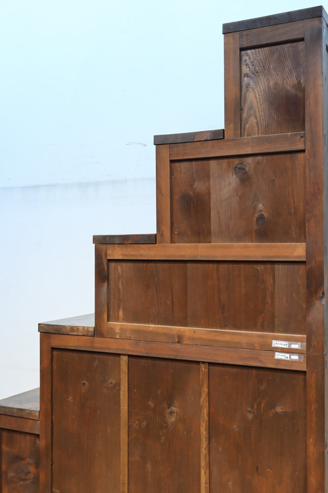 優美なけやき杢目に漆の艶やかな光沢が貫録を漂わす美濃階段箪笥　BB3337