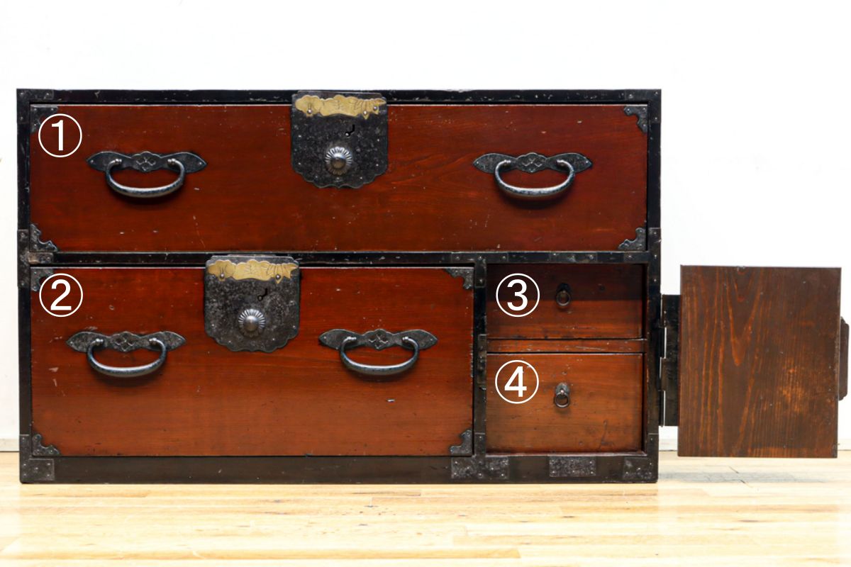 縁起良い装飾金具で雅な面持ちある二本松衣裳箪笥　BB3368